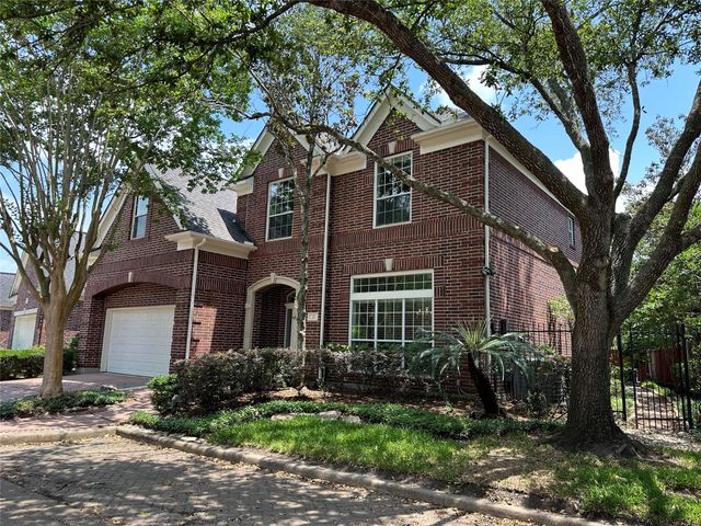 17 Ambleside Crescent Dr — Crescents On The Green