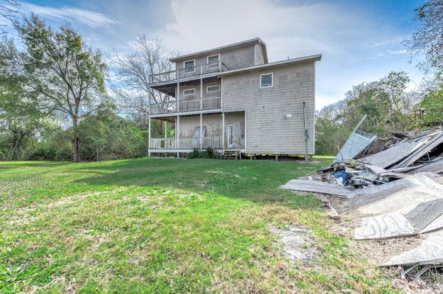 9898 Tri City Beach Rd — Chateaux-Mer