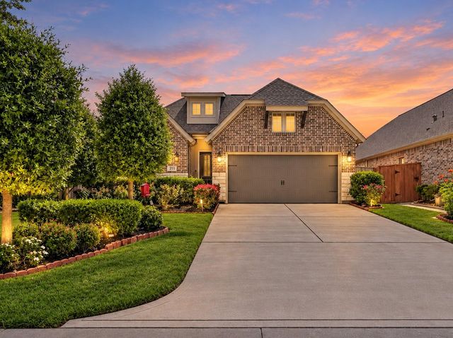 211 Selado Creek Dr — Grand Central Park