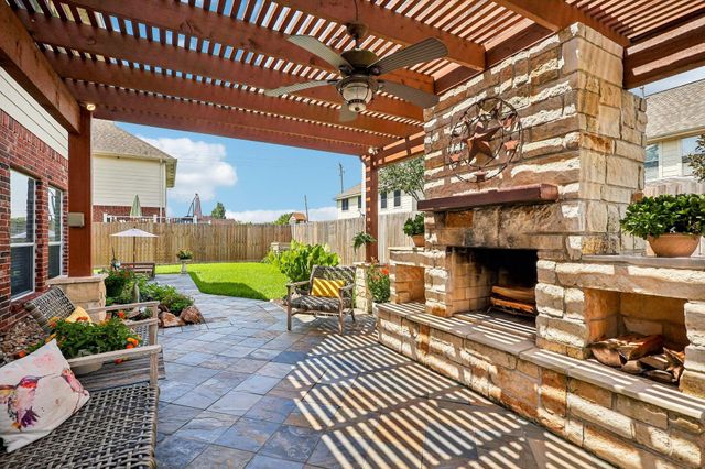3914 Conroe Lake Ct — Towne Lake Estates