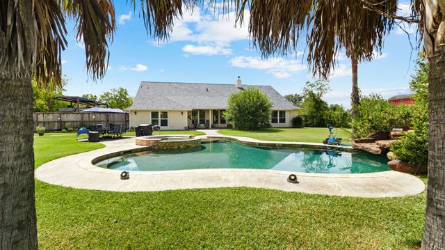 111 County Road 932 — Green Acres