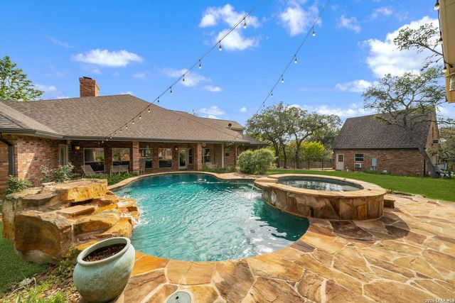 8639 RAINTREE WOODS DR — RAINTREE WOODS