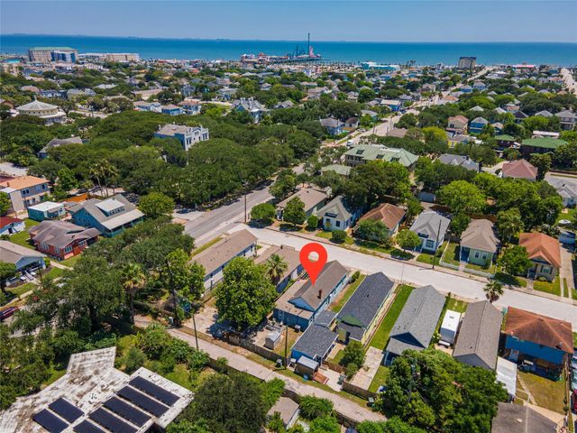 2912 Avenue N 1/2 — Galveston Outlots