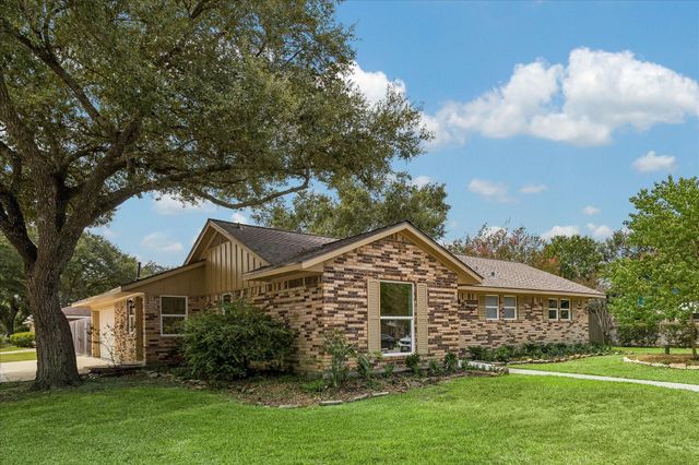4802 Elm St — Willowcrest Pearland