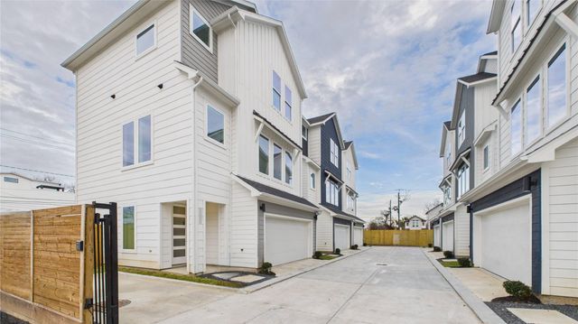 2424 Freeman St — Eastside Terrace