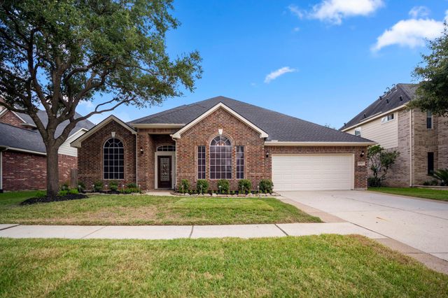 19322 Country Village Dr — Country Lake Estates