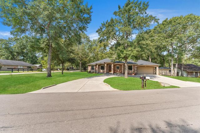 318 Shawnee Dr — Lake Conroe Forest