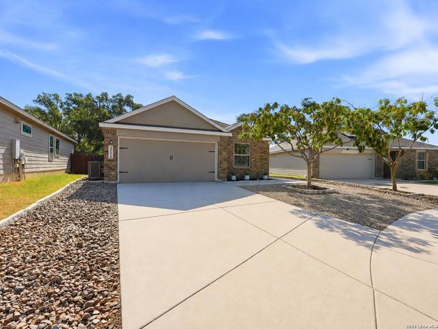 32116 Macey Oak — HIDDEN TRAILS