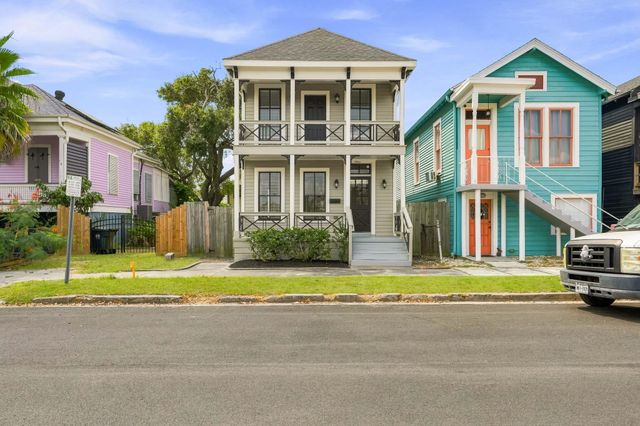 1011 Sealy St — Galveston Townsite
