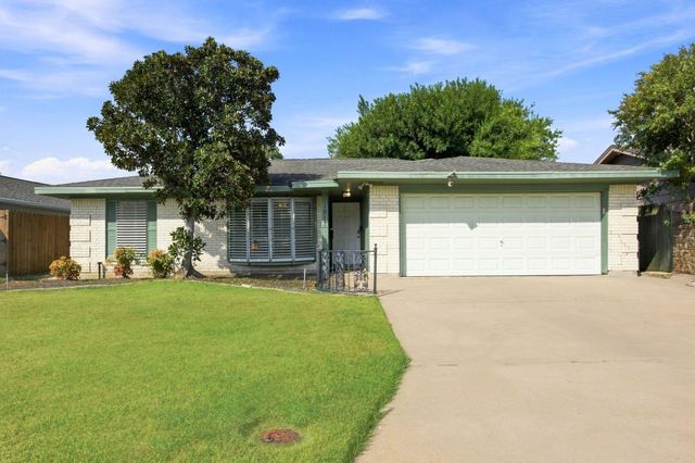 1913 Driftwood Ln — Driftwood