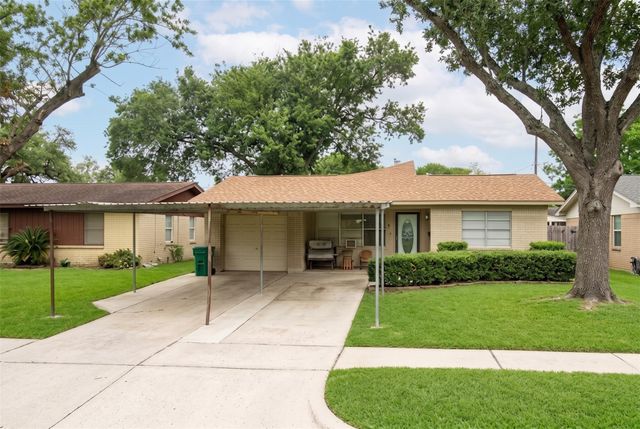3311 Longwood Dr — Tanglebriar