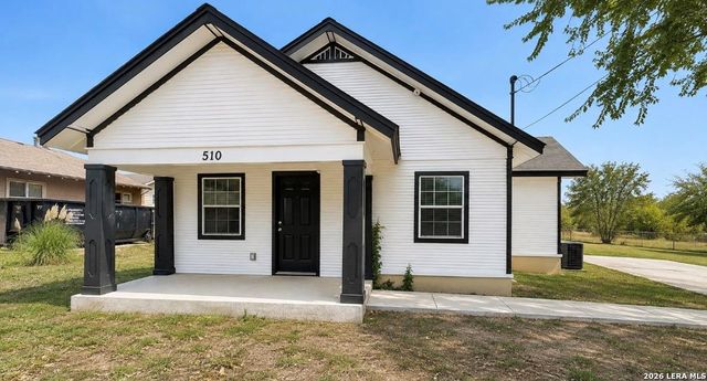 510 E Pine — WINDSOR
