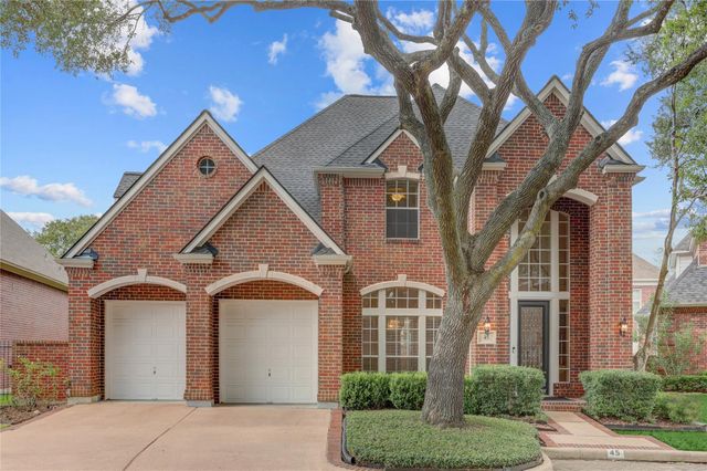 45 Ambleside Crescent Dr — Crescents On The Green