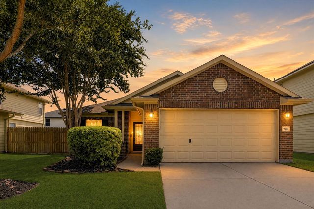 7918 Cardinal Landing Ln — Oak Landing