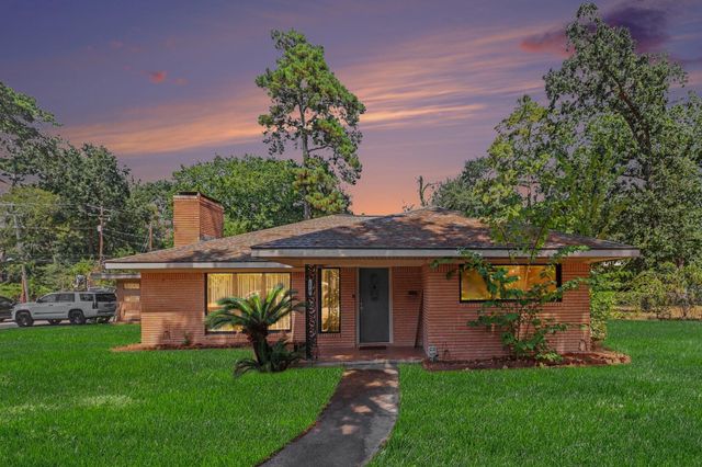 110 S Woodsway St W — Tanglewood 01