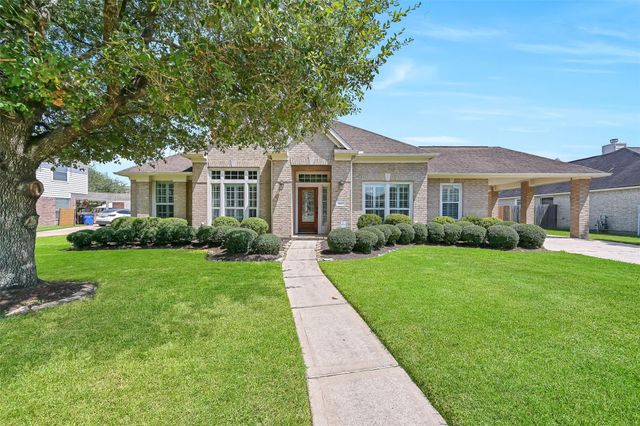 1813 Sandy Lake Dr — Friendswood Lakes Sec 1 2002