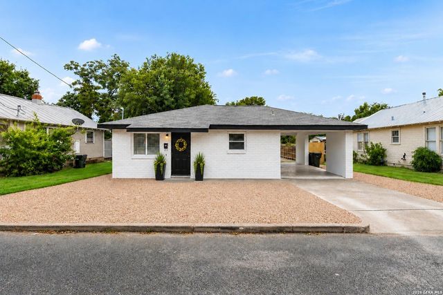 205 MISTLETOE ST — KOENNECKE
