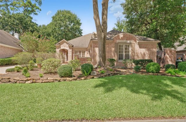30 N Castlegreen Cir — Wdlnds Village Cochrans Cr 52