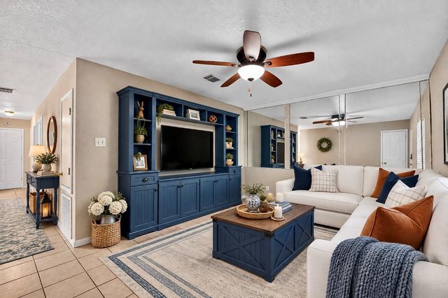 1835 Wren Dr — Clear Creek Heights