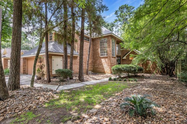 22 Cedar Chase Pl — Wdlnds Village Cochrans Cr 06