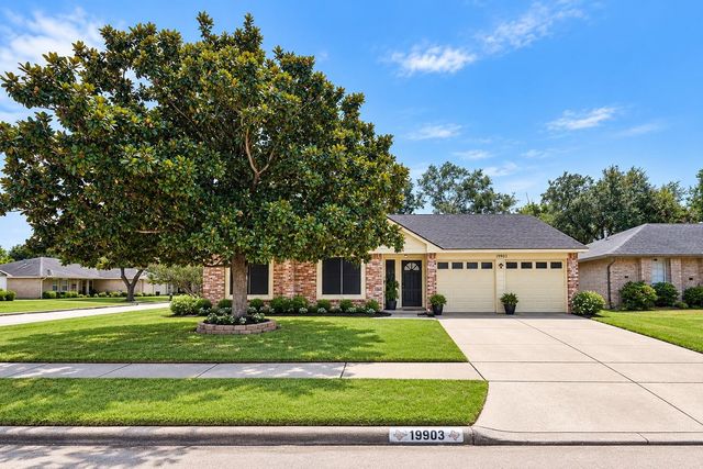19903 Eastman Pl — Westfield
