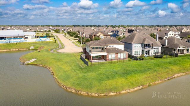 414 W Bend Dr — Westwood Sub