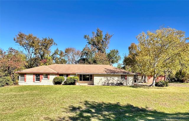 300 Holly Dr — Lakewood Sec E