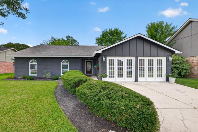 13819 Ivymount Dr — COVINGTON WOODS Sec 3
