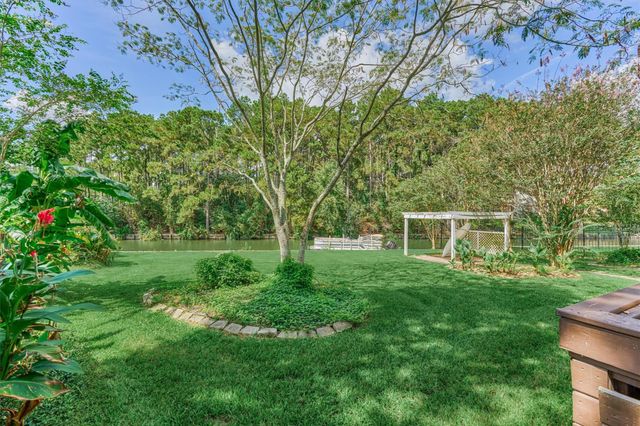8710 Cross Country Dr — Walden On Lake Houston Ph 02