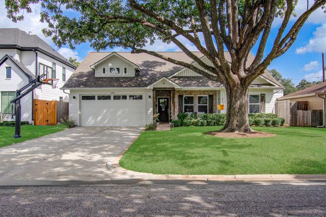1722 Chippendale Rd — Oak Forest