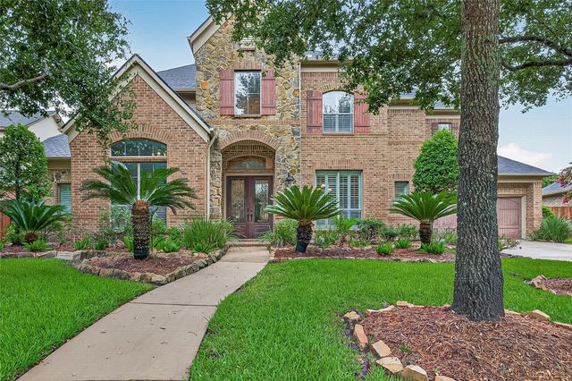 2414 Fairbreeze Dr — Firethorne