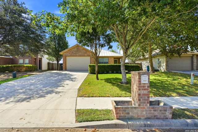 313 Chisholm Trl — Rob Roy Estates