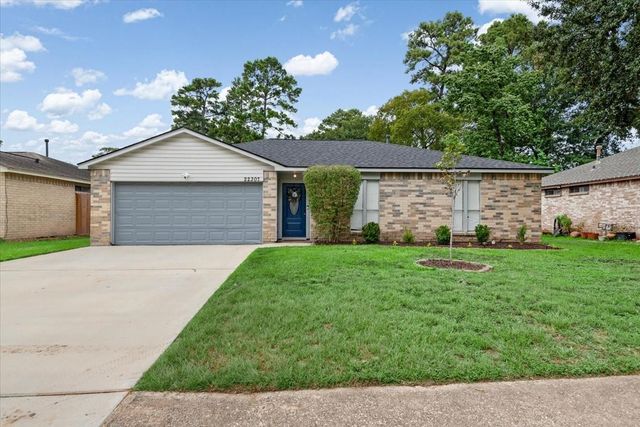 22307 Roseville Dr — Forest North