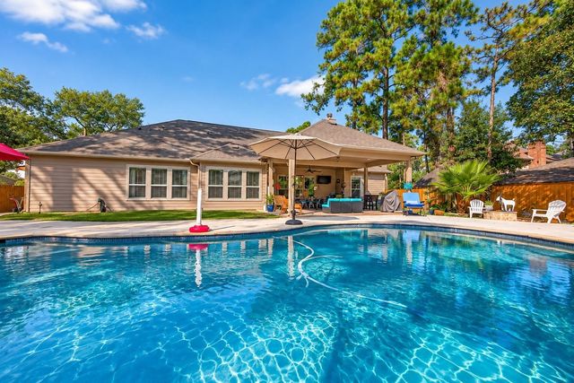 15406 Winterhaven Dr — Winterhaven U/R