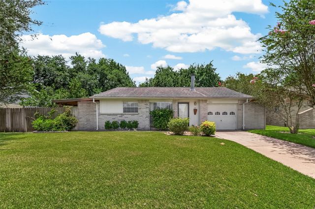 2811 Pheasant Creek Dr — Pheasant Creek Sec 1