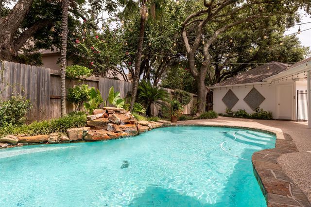 14 Sterling Ct — Commonwealth Park Sec 3