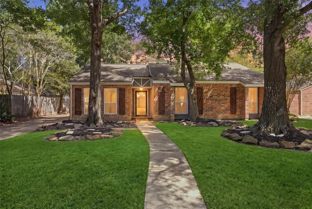 3118 Cascade Creek Dr — Elm Grove Village Sec 01