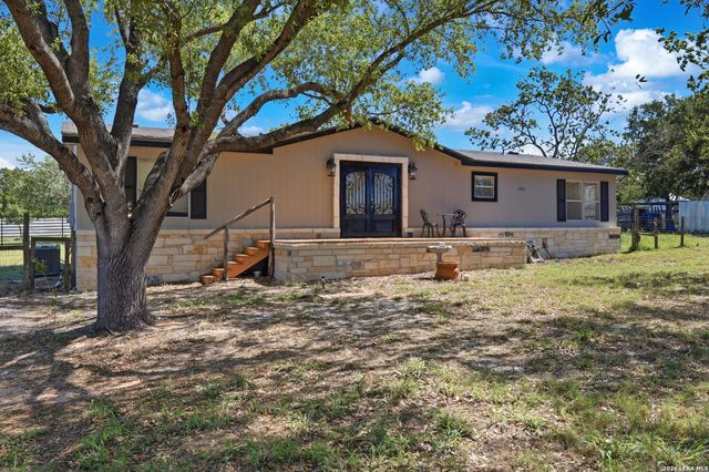 205 Creekview Dr — CREEKWOOD