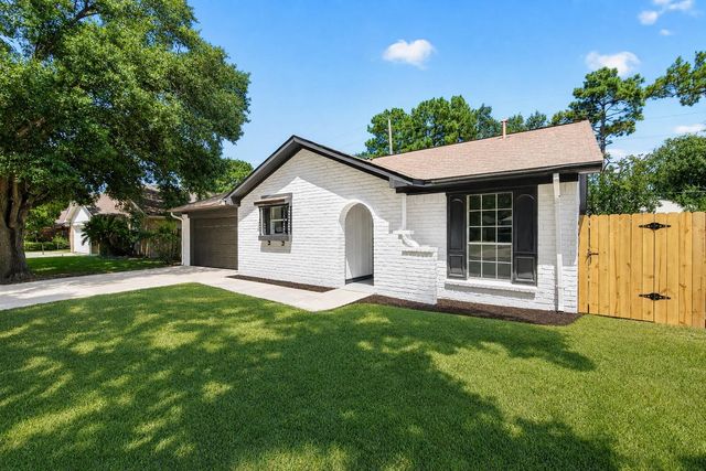 13814 Bella Dr — Bonaire Sec 07