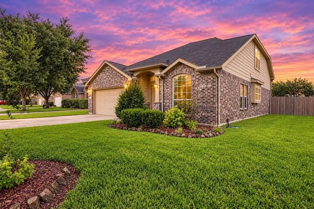631 Honeysuckle Vine Dr — River Run At The Brazos Sec 1