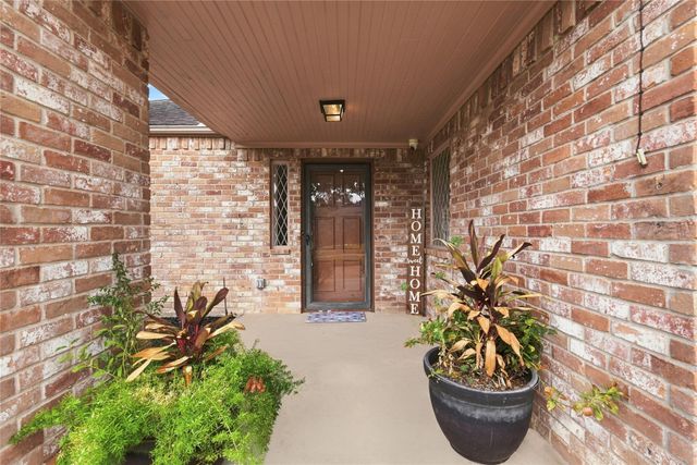 2907 Fairway Dr — Sugar Creek Sec 1