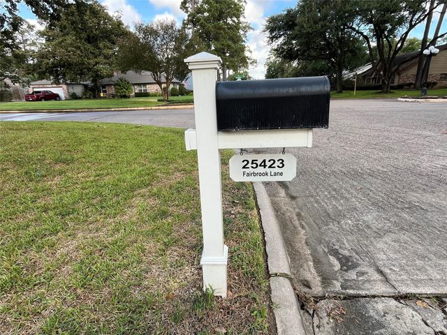 25423 Fairbrook Ln — Lexington Woods North