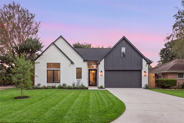 2023 Viking Dr — Oak Forest