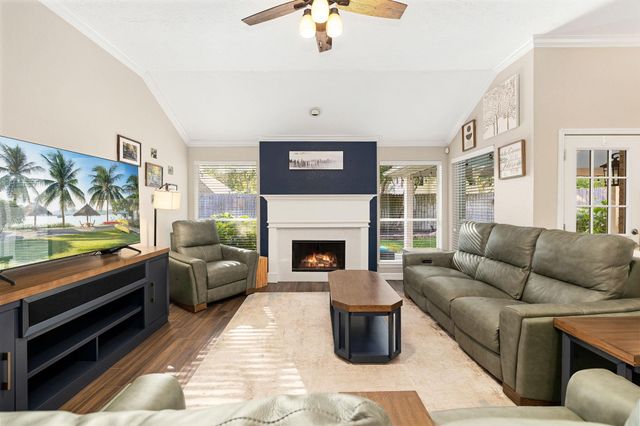 5104 Carefree Dr — Countryside