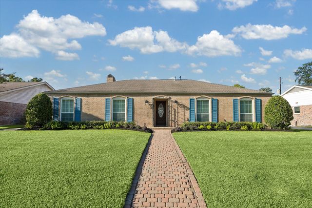 10614 Longmont Dr — Walnut Bend