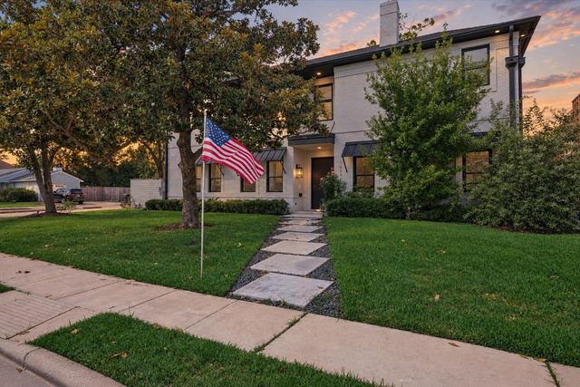 1601 Pine Chase Dr — Glenmore Forest