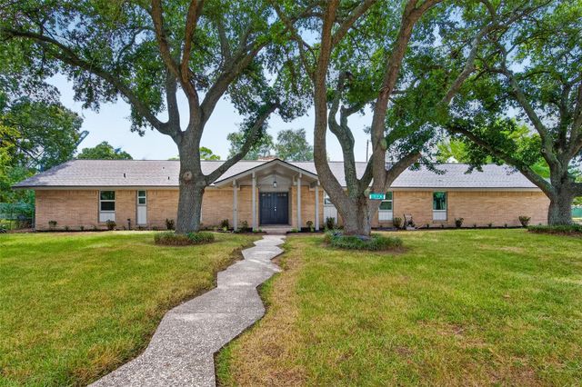 218 Bay Colony Cir — Bay Colony