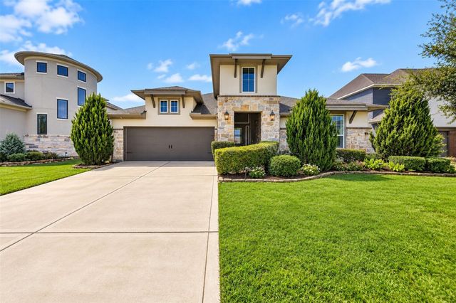 221 Lakehouse Landing Dr — Lake House
