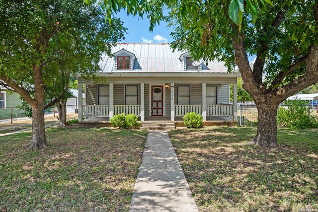 608 Tivy St — OUT/KERR COUNTY