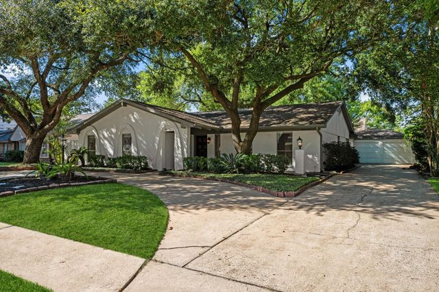 1110 Cheshire Ln — Shepherd Park Plaza